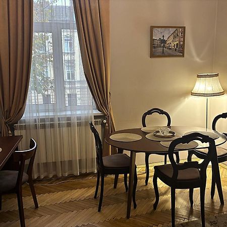 Glorious Apartment Near The Old City Lviv Exterior photo